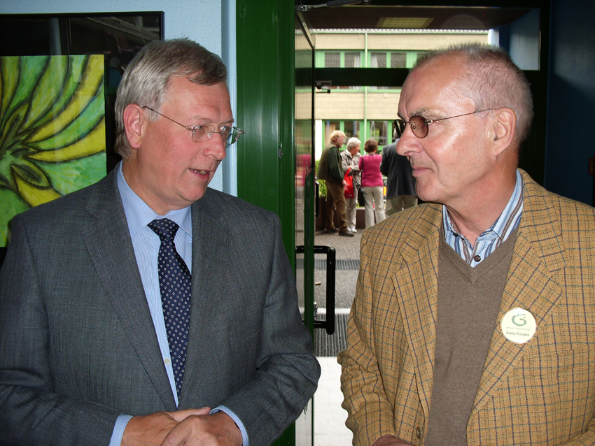 13.60.2009 - 05.06.2009, 50 Jahre Gerken-Schule - 05.06.2009, 50 Jahre Gerken-Schule - Schulfest. Bild: Umweltminister NRW Eckhard Uhlenberg MdL und Schuldirektor Erich Reineke