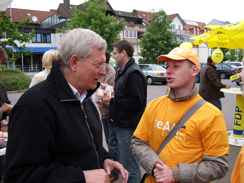 15.60.2009 - 06.06.2009, EUROPA-Info.-Stand mit Eckhard Uhlenberg - EUROPA-Info-Stand mit Eckhard Uhlenberg