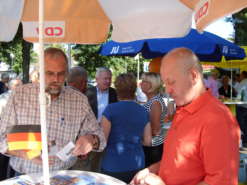 13.82.2009 - 27.08.2009, Info-Stand Marktplatz - 27.08.2009, Info-Stand Marktplatz mit Bernhard Schulte-Drüggelte MdB