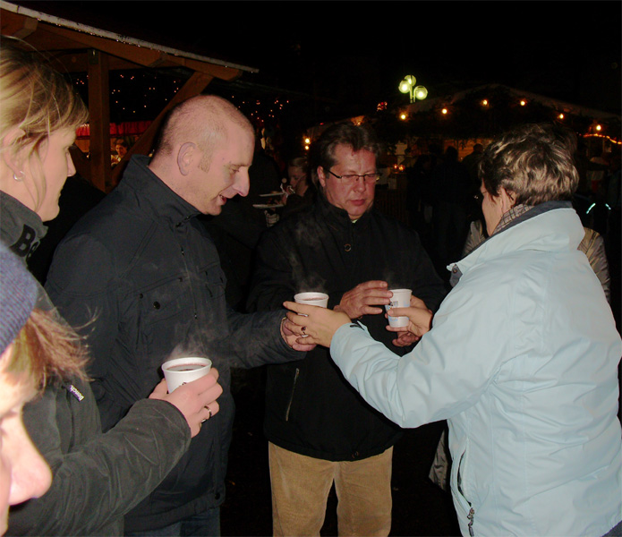 21.12.2009 - 28.11.2009, Weihnachtsmarkt - 28.11.2009, Fraktionsmitglieder auf dem Wickeder Weihnachtsmarkt