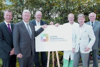 Minister Eckhard Uhlenberg (zweiter von links) war gestern auf Stippvisite in Wimbern - hier mit Dr. Rupert Sobotta, Brgermeister Hermann Arndt, Dr. Rainer Kunterding, Prof. Dr. Ulrich Mittelktter und Wimberns Ortsvorsteher Hans Regenhardt