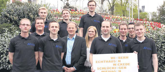 Der JU-Vorstand mit dem neuen Vorsitzenden Daniel Stahlhoff (2.v.l. vorne und Stellvertreter Jan Wichmann (r.).