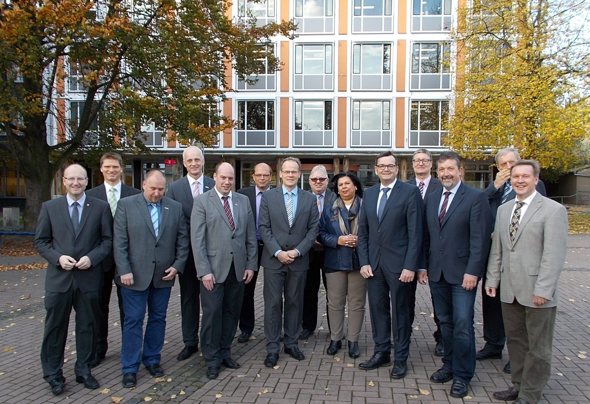 Gruppenbild der Teilnehmer vor dem Wickeder Rathaus - Foto: Gemeinde Wickede (Ruhr)