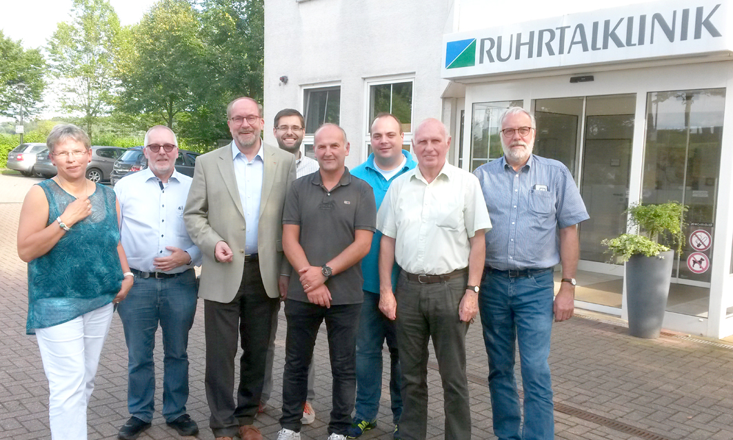 Foto - v.l.n.r.: Gertrud Martin (stv. Brgermeisterin), Joachim Prasuhn (Chefarzt), Hans-Jrgen Thies (CDU-Bundestagskandidat), Thomas Fabri (CDU-Fraktionschef), Markus Anders (Geschftsfhrer), Dominik Pieper (Verwaltungsleiter), Hans Regenhardt (CDU-Kre